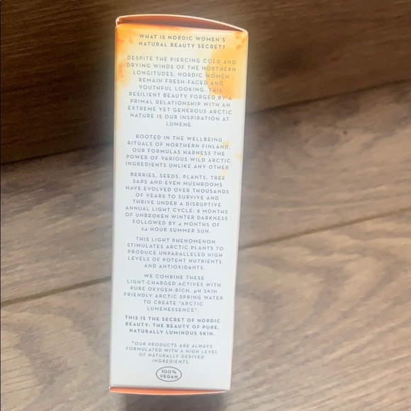 New Lumene Arctic Berry Oil-Cocktail - Picture 3 of 4